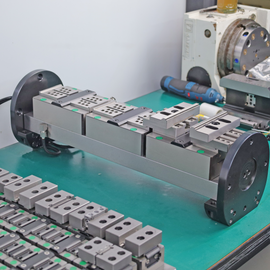 Four-axis 6-station hydraulic vise