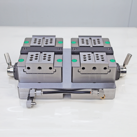 Double-position hydraulic self-centering vise