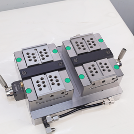 Double-position hydraulic self-centering vise